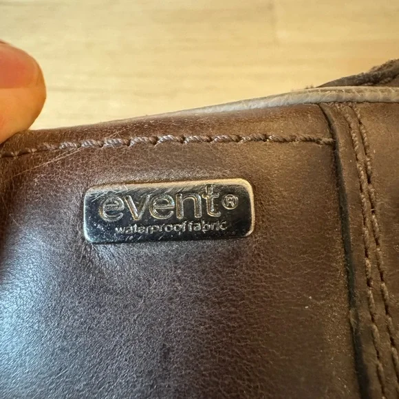 Men's UGG sz 11 preowned waterproof Brown Leather Boots - Picture 5 of 9